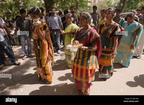 Santhal dance in indian tribal dance hi-res stock photography and ...