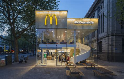 mcdonalds-mcdonalds-pavilion-on-coolsingel - Cubiertas Diansa. Instalación de cubierta deck y ...