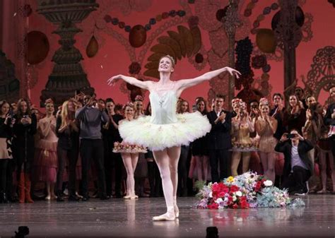 Review: A Sugarplum Fairy waves a sweet 'Nutcracker' goodbye | AP News