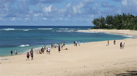 Sunset Beach in Haleiwa, Hawaii | Expedia