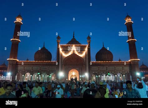 Jama Masjid at night during Ramadan. Old Delhi, India Stock Photo - Alamy