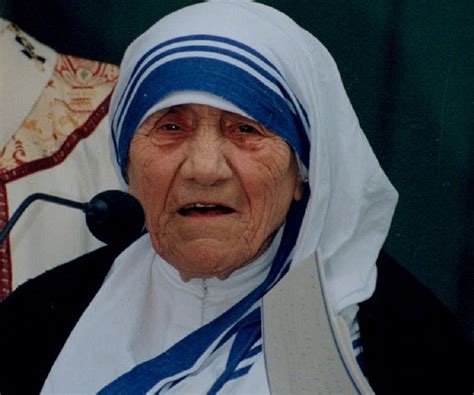 Mother Teresa Biography - Facts, Childhood, Family Life & Achievements