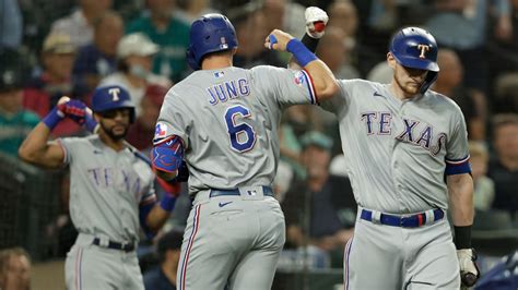 Mariners' late slide continues with 5-0 loss to Rangers | king5.com