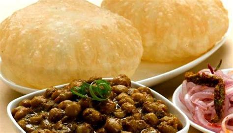 Recipe- Delhi Style Mouthwatering Chole Bhature - lifeberrys.com