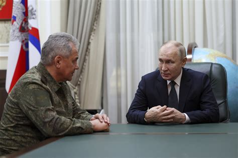 Putin and top military leaders visit southern military headquarters to ...