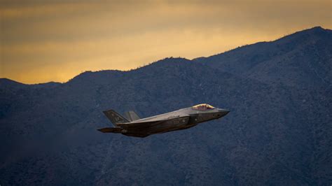 DVIDS - Images - F-35s over Luke AFB [Image 4 of 7]