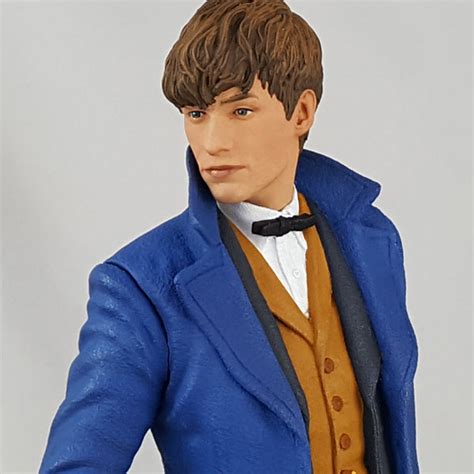 Newt Scamander with Niffler Statue | Icon Heroes