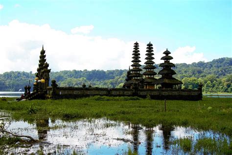 BALI TAMBLINGAN LAKE | BEAUTIFUL LAKE IN BALI ISLANDS