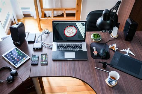 What are the psychological benefits of an organized desk?