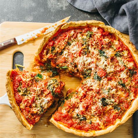 Chicago deep dish pizza with spinach - Savory Tooth