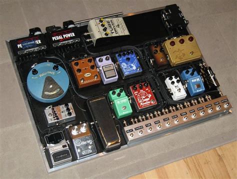 Craigslist Vintage Guitar Hunt: More Effects Pedals Than You've ever seen - some Ultra-Rare