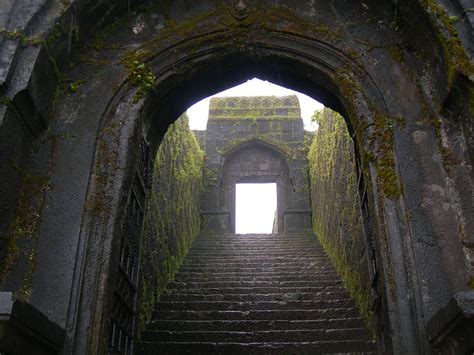 Epic Raigad Fort Information | History, Attractions, Trek