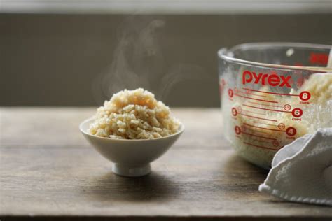 How to Cook Brown Rice in the Microwave - Hungry Huy