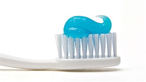 5 Toothpaste Ingredients and What They Do | Colgate® PH