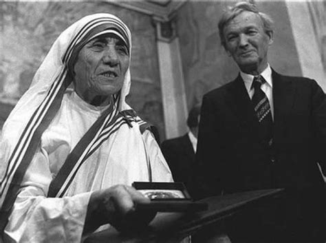 What are some amazing historical photos? | Mother teresa life, Mother teresa, Nobel peace prize