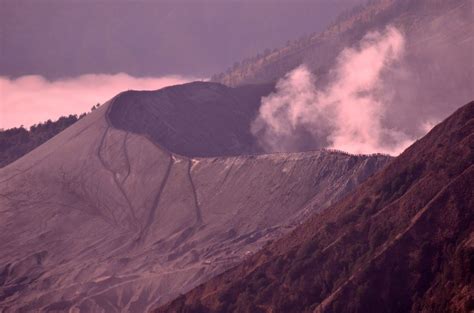 Mount Bromo tour - Trekking to the crater