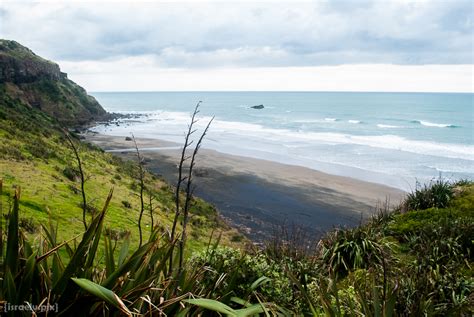 A Visit to Muriwai Beach – pix n' toys