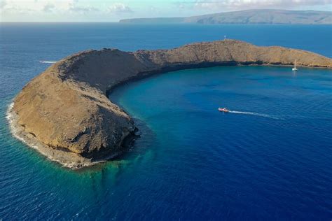 Maui Molokini Crater Snorkel Tour 2023