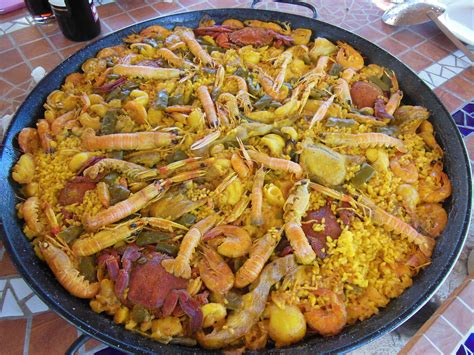 Paella Valenciana mixta | Paella valenciana, Paella