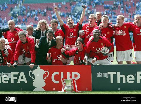 MANCHESTER UNITED CELEBRATE FA CUP WINNERS MILLENIUM STADIUM CARDIFF ...