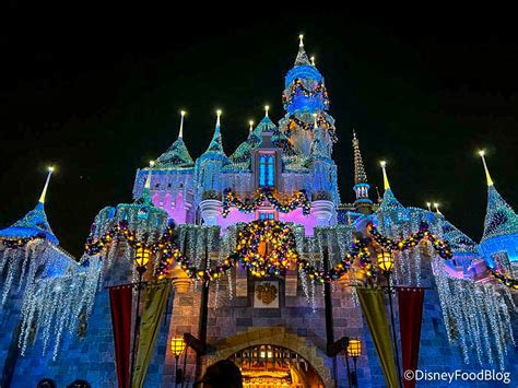 PHOTOS: The Candlelight Processional Returns to Disneyland - Disney by Mark