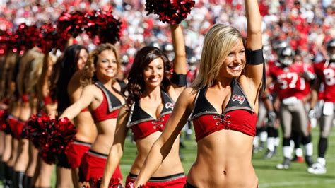 NFL Cheerleaders - Week 17