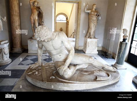 Die Dying Gaul-Statue im Kapitolinischen Museum in Rom Italien Stockfotografie - Alamy