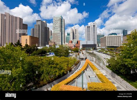 Skyscraper and modern art of san francisco financial district hi-res stock photography and ...