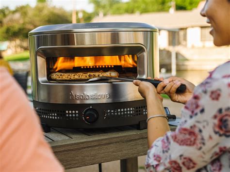 This propane pizza oven heats quickly and efficiently