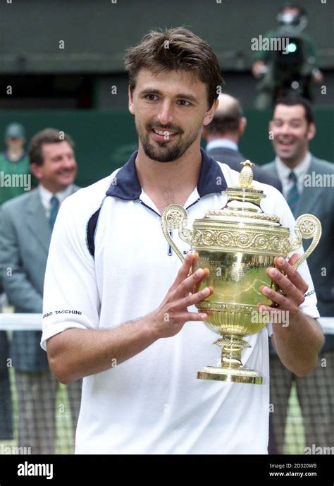 Goran ivaniševic 2001 wimbledon hi-res stock photography and images - Alamy