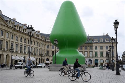 Outraged vandals sabotage Paris 'Christmas tree' sculpture likened to ...