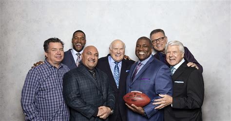 SNL Spoofs Michael Strahan, Terry Bradshaw and 'NFL on Fox' Crew in ...