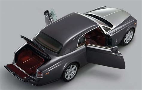 car: Rolls-Royce Phantom Coupe (starlight headlining)