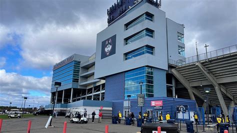 Obstructed Views 031 - Rentschler Field - UConn Huskies football