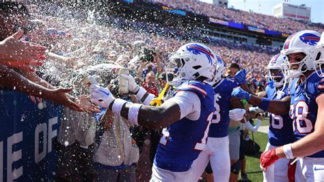 Stefon Diggs showers fans with beer as he leads Bills to massive win over Dolphins | Fox News