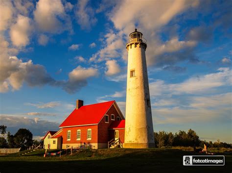 11 Beautiful Historic Lighthouses In Michigan