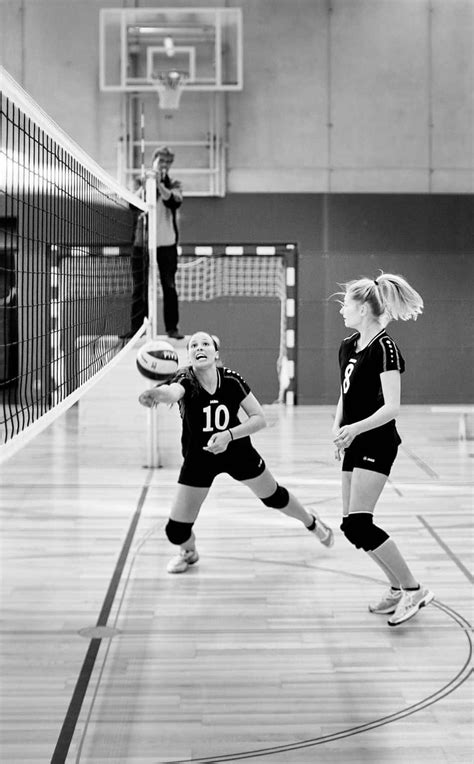 Best 6 Volleyball Drills for High School Teenagers | AthleticLift