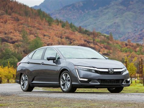 2021 Honda Clarity Review, Pricing, and Specs