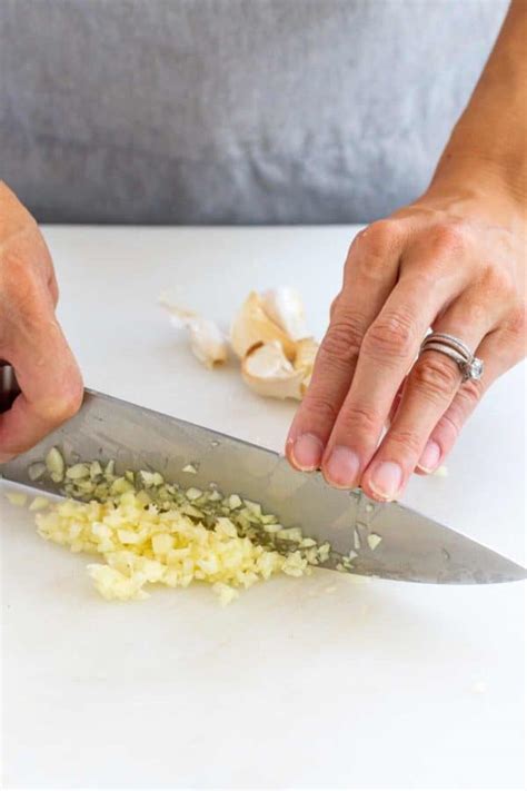 How to Mince Garlic - Jessica Gavin