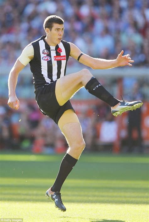 Collingwood recruit Mason Cox kicks a goal in Anzac Day match against Essendon | Daily Mail Online