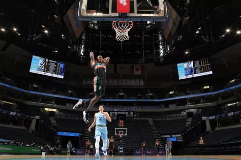 Watch: Lonnie Walker soars for a monstrous dunk against the Grizzlies