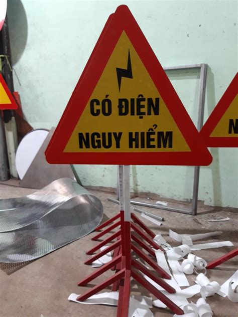 Biển báo có điện nguy hiểm, 위험 전기 표지판, 危険な電気標識, Danger electric sign