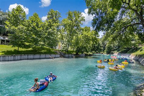 Tubing in New Braunfels Texas | New Braunfels Escapes