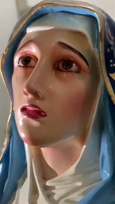 'Crying' Virgin Mary statue with tears 'flowing' down cheeks stuns ...