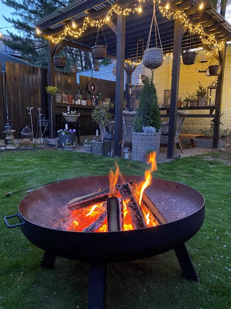 Charcoal Fire Pit Black SEMPU | Beliani.co.uk