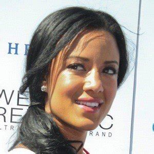 Heather Hemmens - Age, Family, Bio | Famous Birthdays