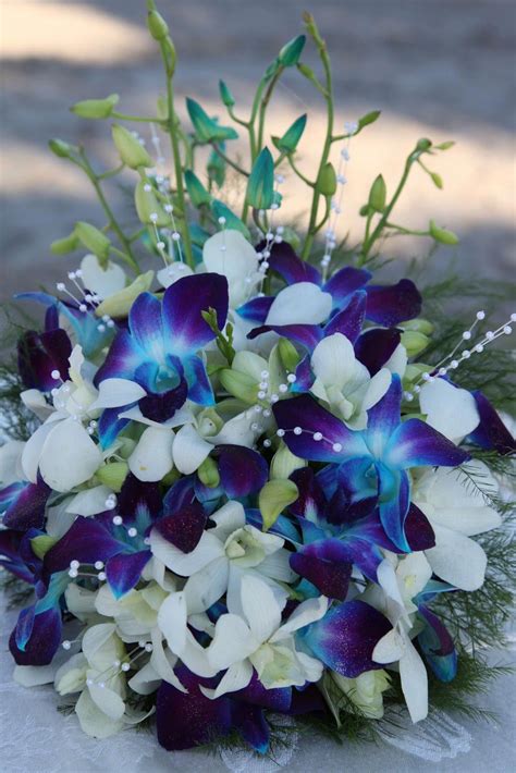 royal blue dark orchid arrangement | Real Wedding: Gabriel & Zoila's ...