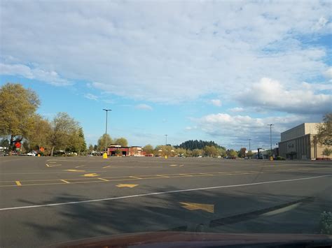 It's weird to see the Valley River Center parking lot so empty these days. : r/Eugene