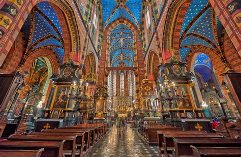 travel4pictures | St. Mary's Basilica, Krakow | Interior shot of St ...