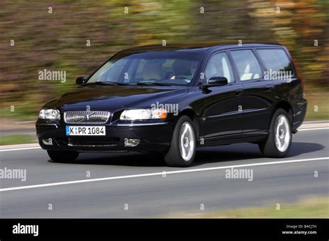 Volvo V70 T5, black, model year 2005-, driving, diagonal from the front, frontal view, country ...